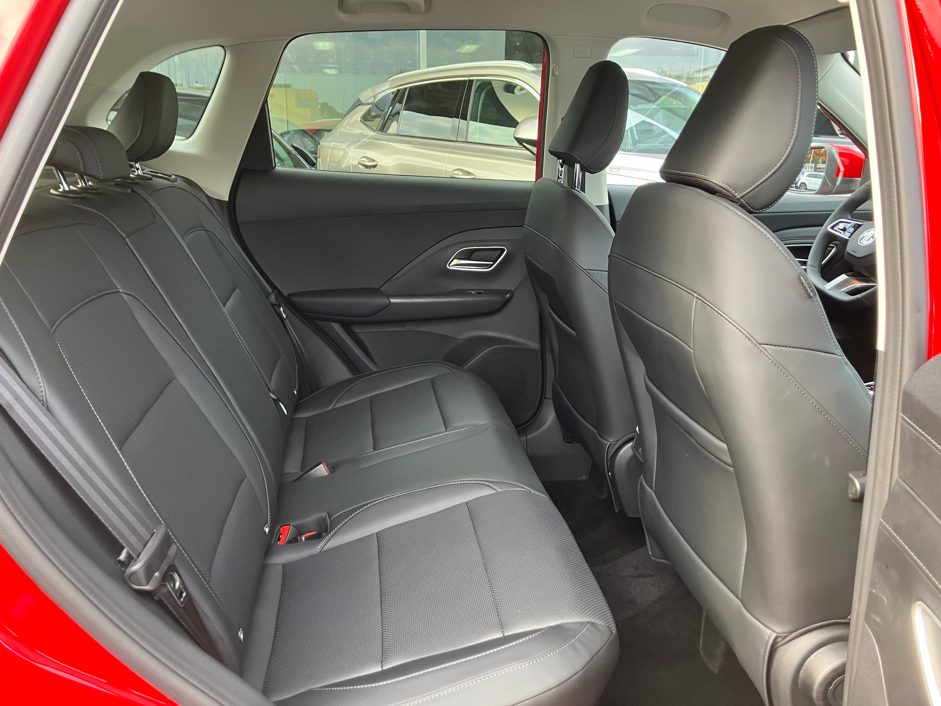 MG ZS 1.5 Hybrid+ Luxury-image-7