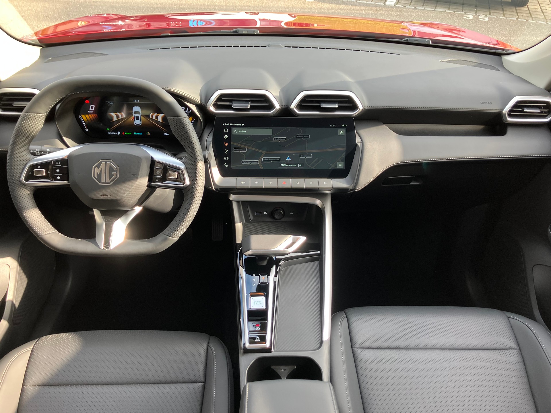 MG ZS 1.5 Hybrid+ Luxury-image-9