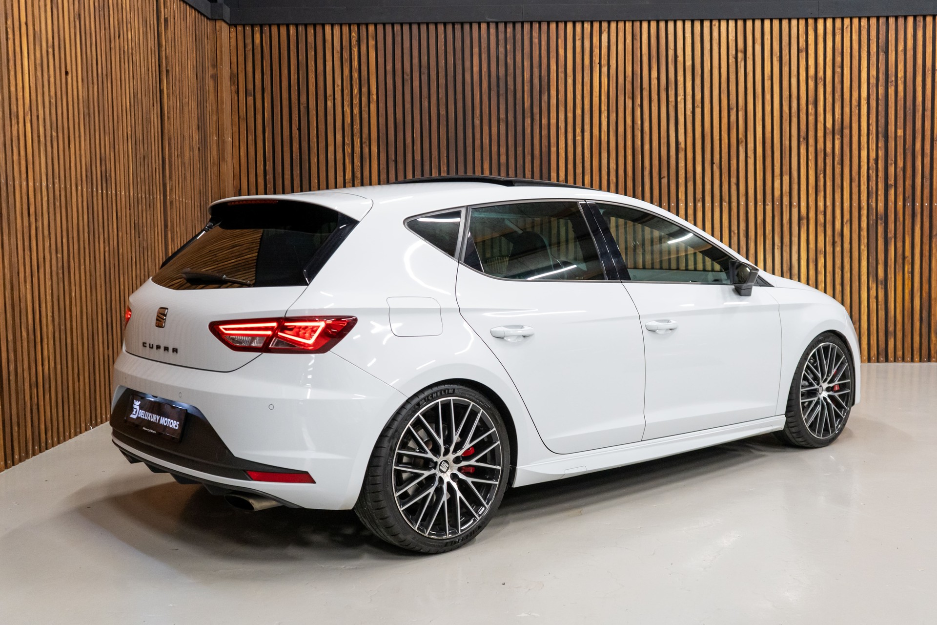 SEAT Leon 2.0 TSI 290 Cupra DSG-image-1