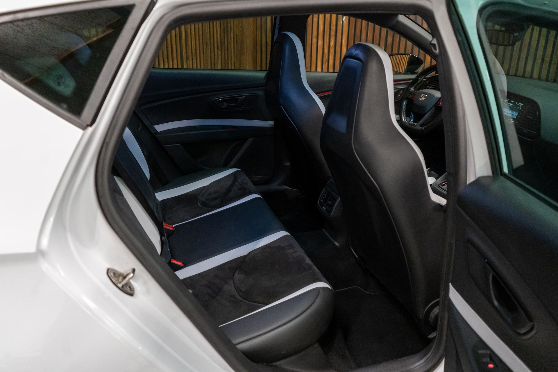 SEAT Leon 2.0 TSI 290 Cupra DSG-image-15