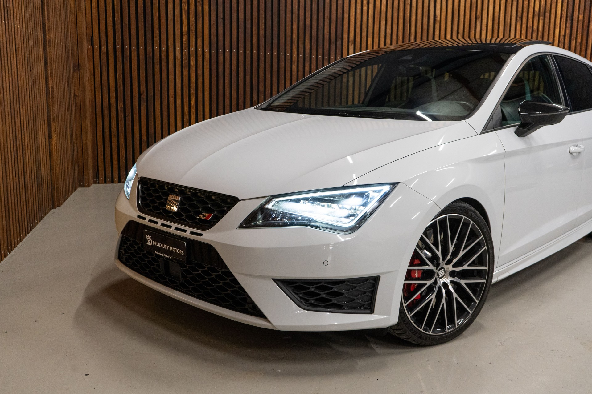SEAT Leon 2.0 TSI 290 Cupra DSG-image-3