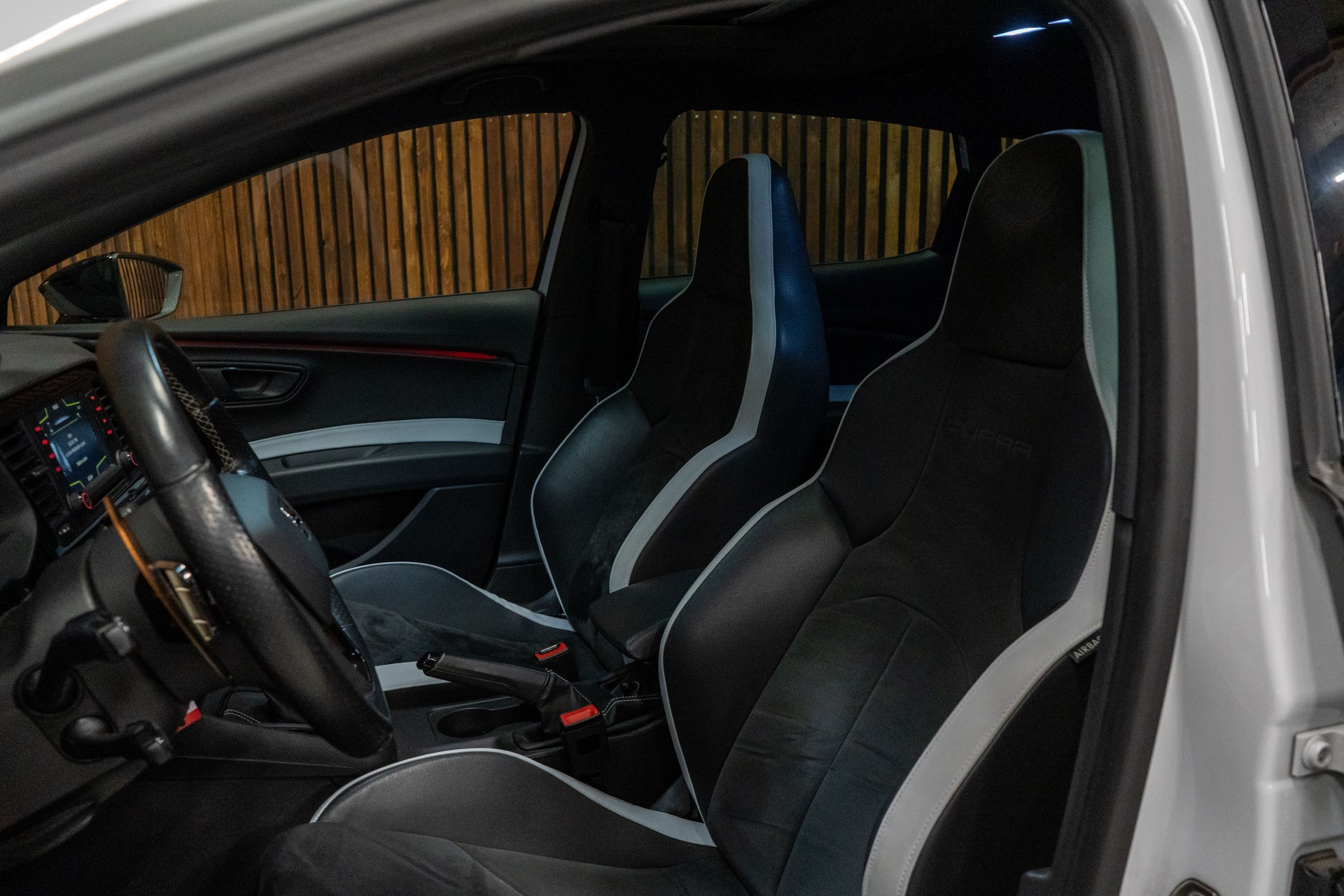 SEAT Leon 2.0 TSI 290 Cupra DSG-image-11