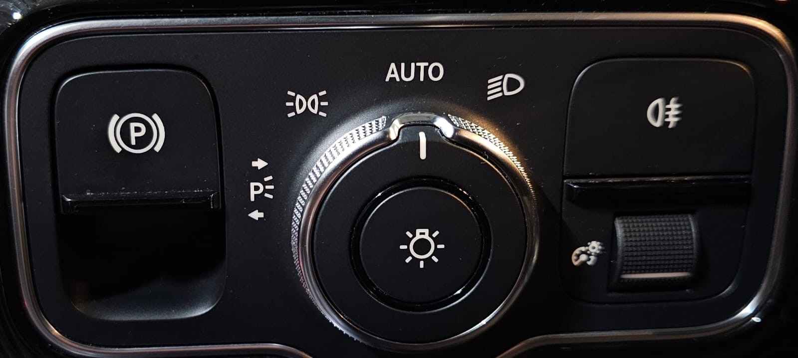 MERCEDES-BENZ CLA 220 AMG Line 7G-DCT 4Matic-image-16