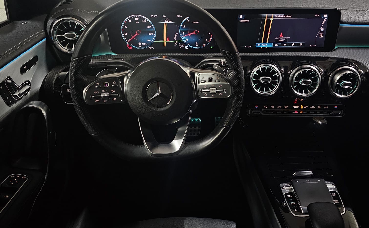 MERCEDES-BENZ CLA 220 AMG Line 7G-DCT 4Matic-image-13