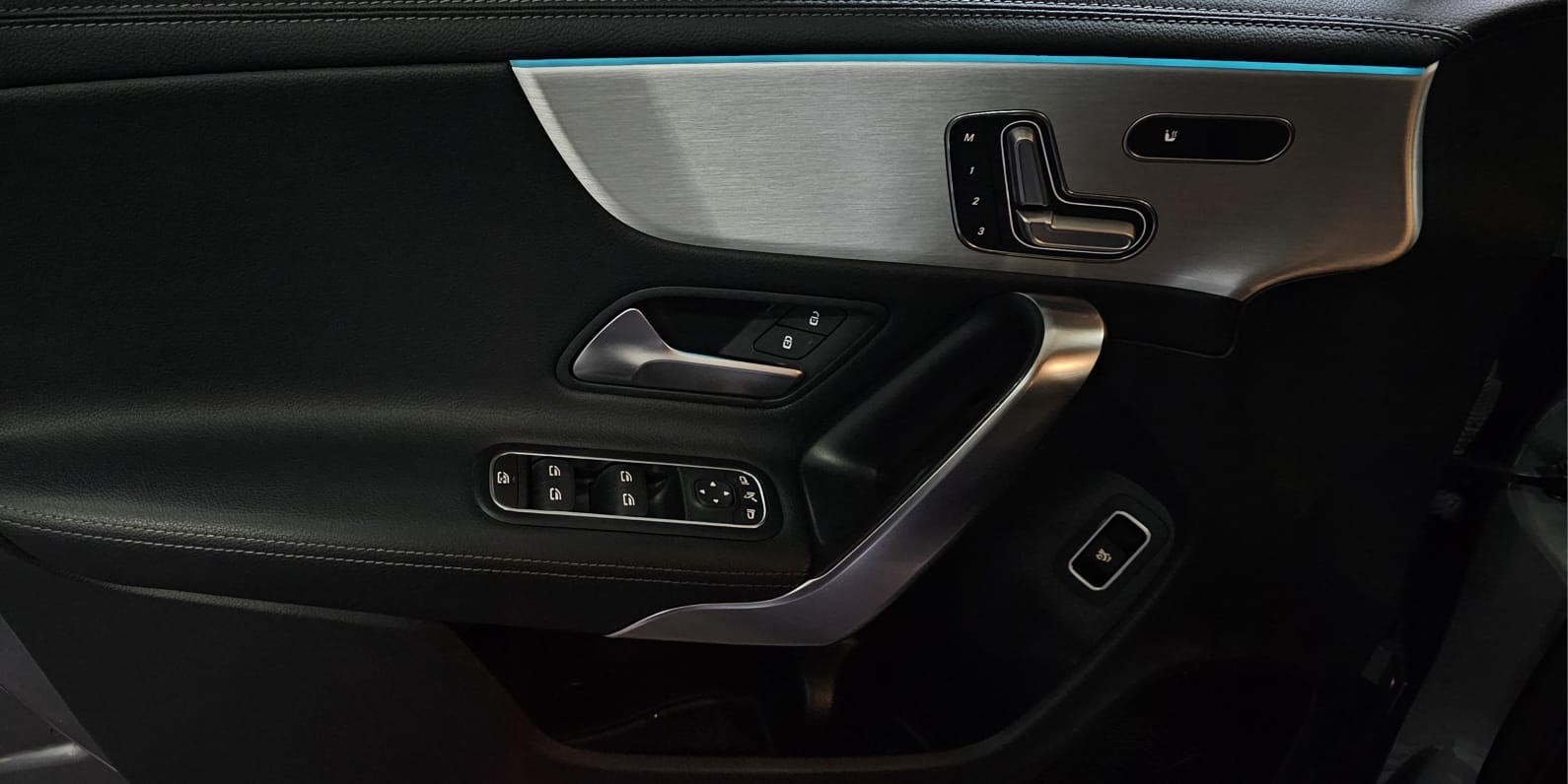 MERCEDES-BENZ CLA 220 AMG Line 7G-DCT 4Matic-image-14