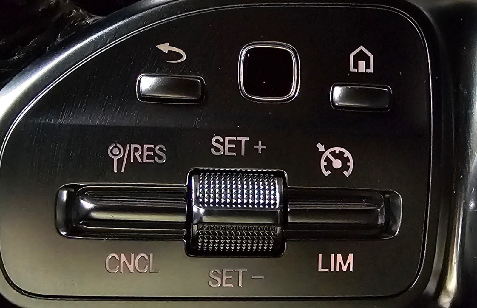 MERCEDES-BENZ CLA 220 AMG Line 7G-DCT 4Matic-image-17