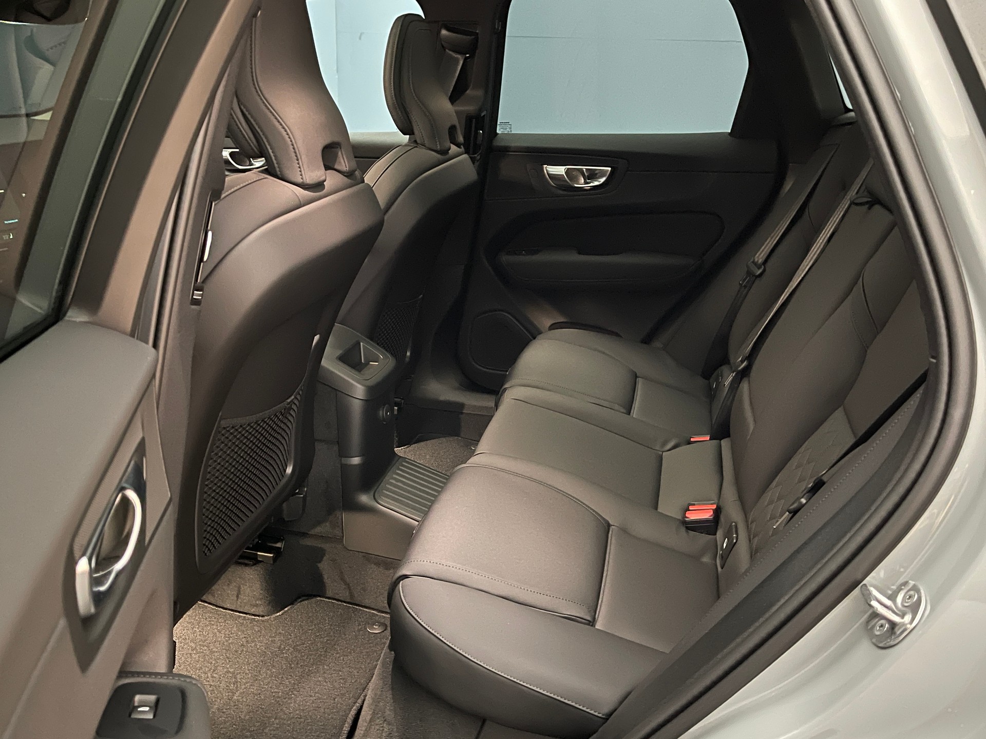VOLVO XC60 2.0 T6 TE Ultra Dark eAWD-image-8