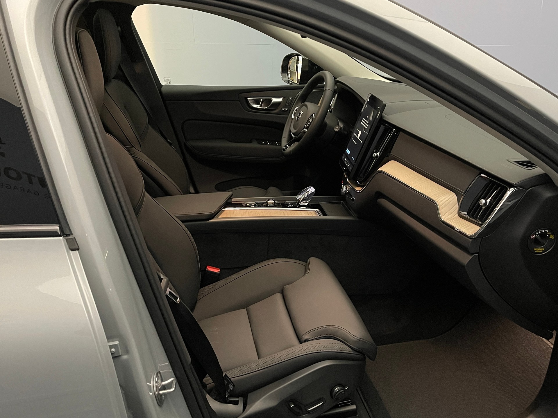 VOLVO XC60 2.0 T6 TE Ultra Dark eAWD-image-11