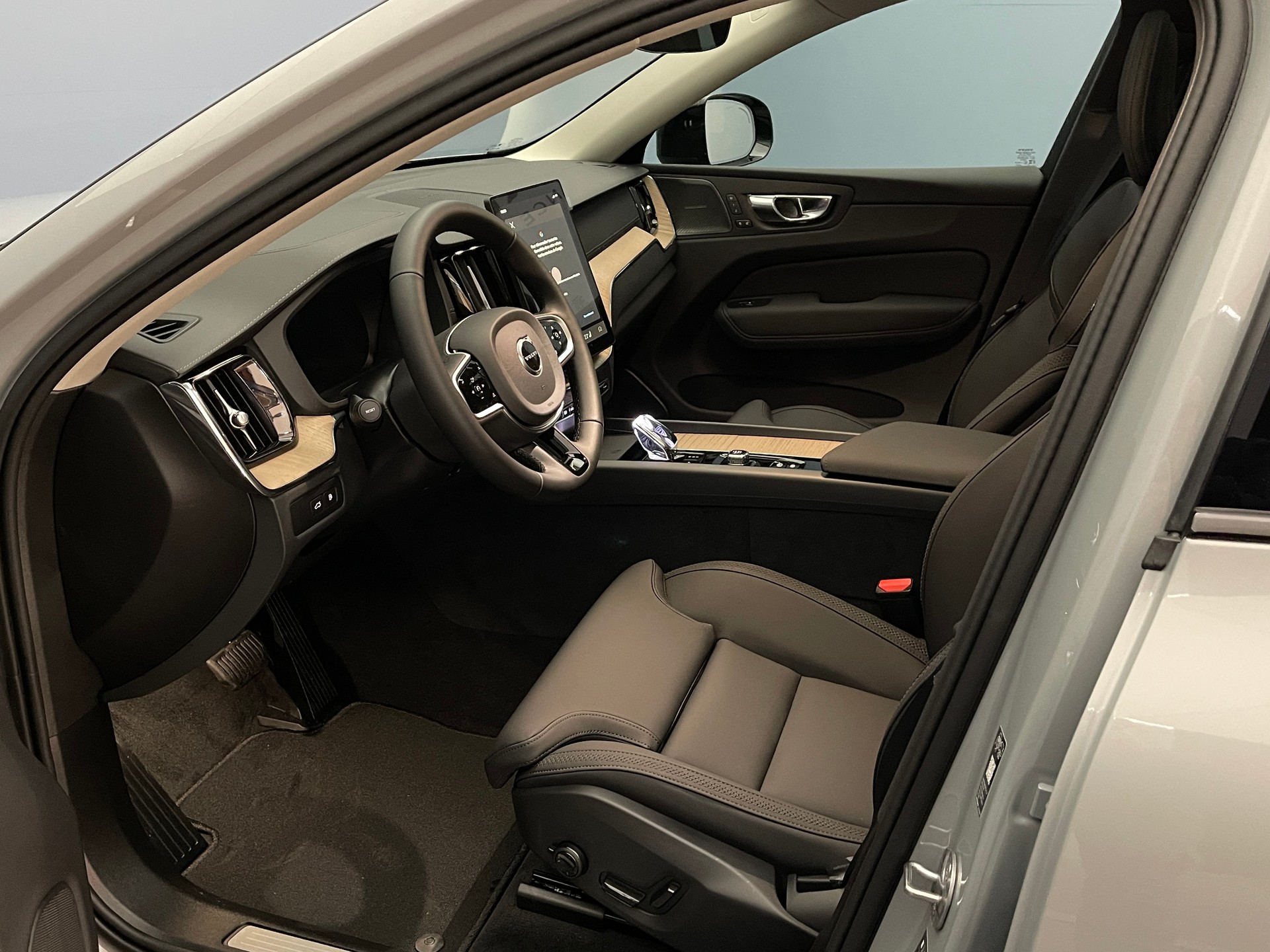 VOLVO XC60 2.0 T6 TE Ultra Dark eAWD-image-10