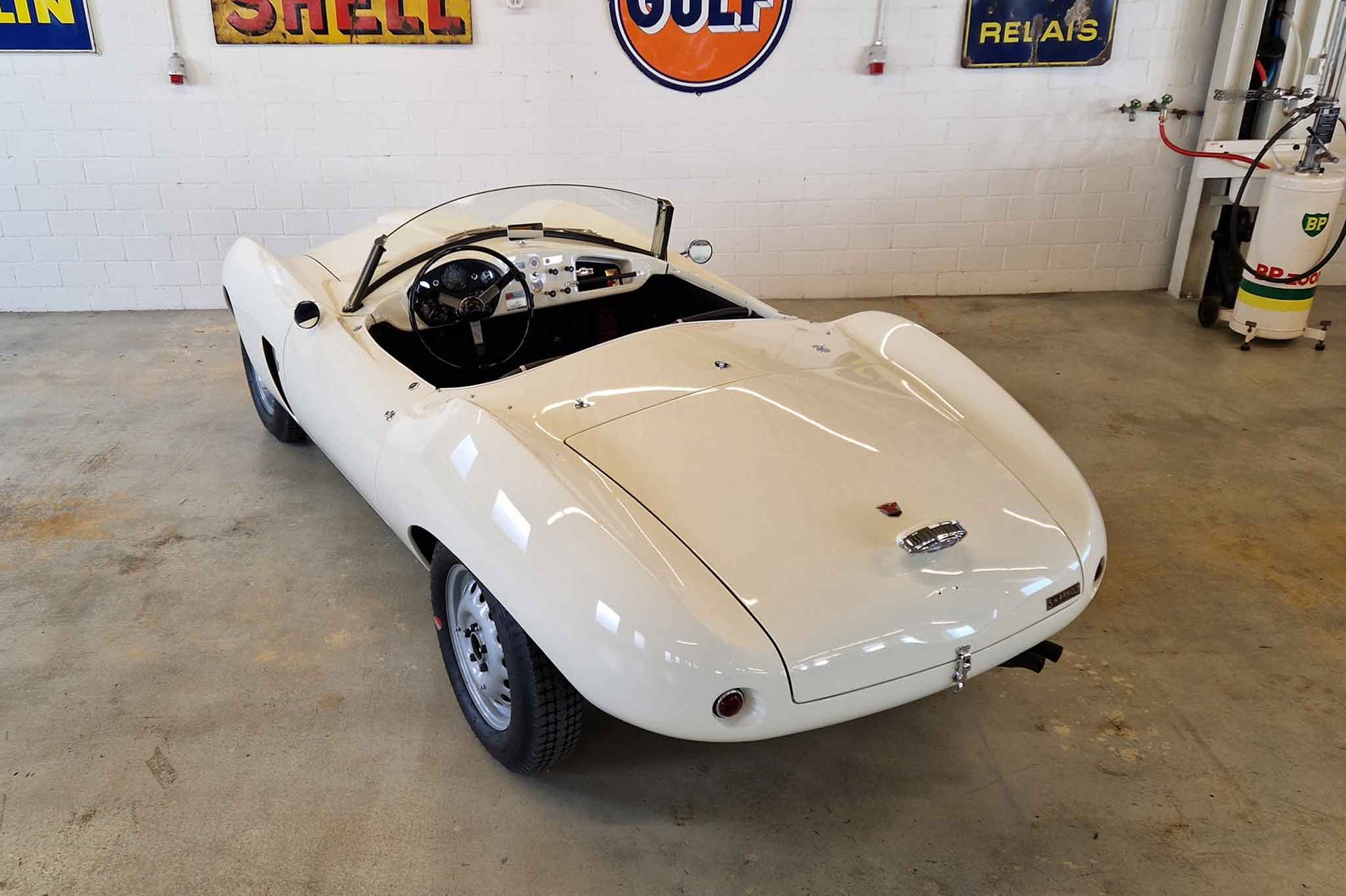 BRISTOL Arnolt-Bristol DeLuxe Competition Roadster-image-9