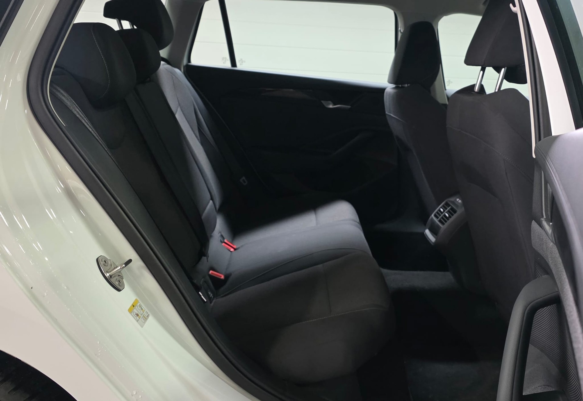 VW Passat Variant 1.5 eTSI evo2 DSG *Lenkradheizung*ACC*Sitzheizung*Rückfahrkamera*-image-24