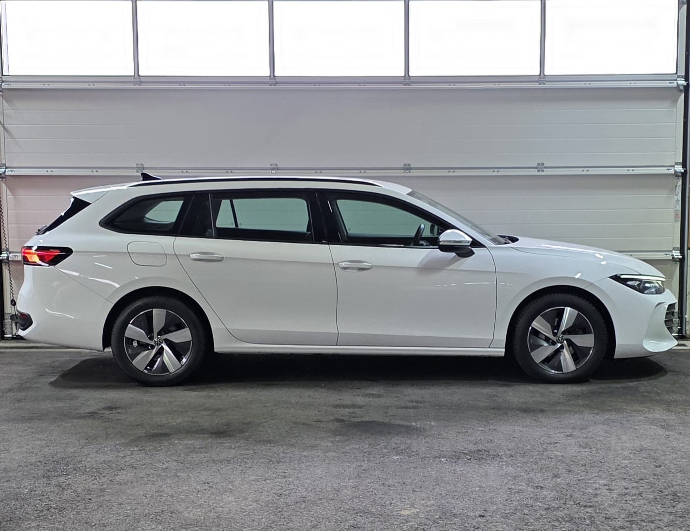 VW Passat Variant 1.5 eTSI evo2 DSG *Lenkradheizung*ACC*Sitzheizung*Rückfahrkamera*-image-5