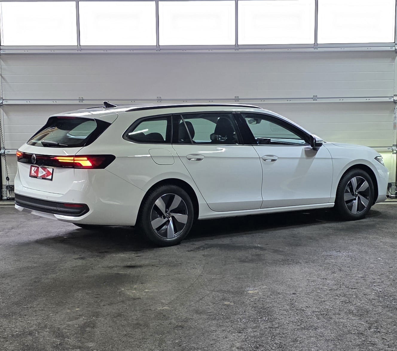 VW Passat Variant 1.5 eTSI evo2 DSG *Lenkradheizung*ACC*Sitzheizung*Rückfahrkamera*-image-4