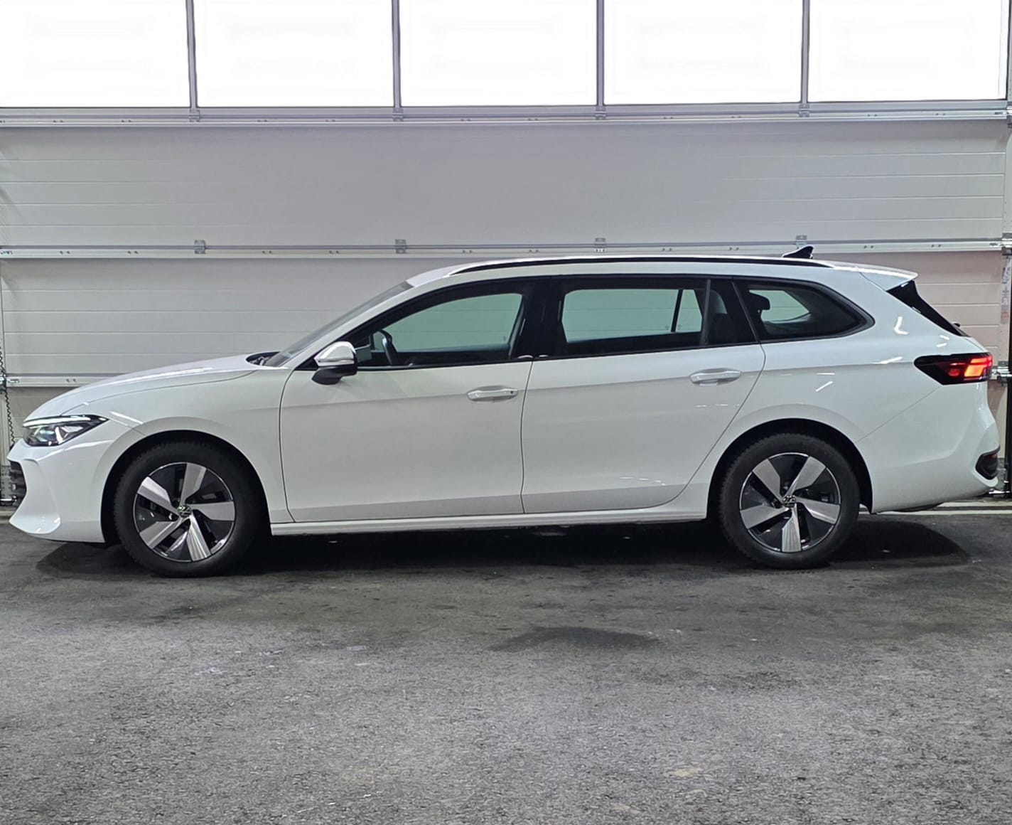 VW Passat Variant 1.5 eTSI evo2 DSG *Lenkradheizung*ACC*Sitzheizung*Rückfahrkamera*-image-1