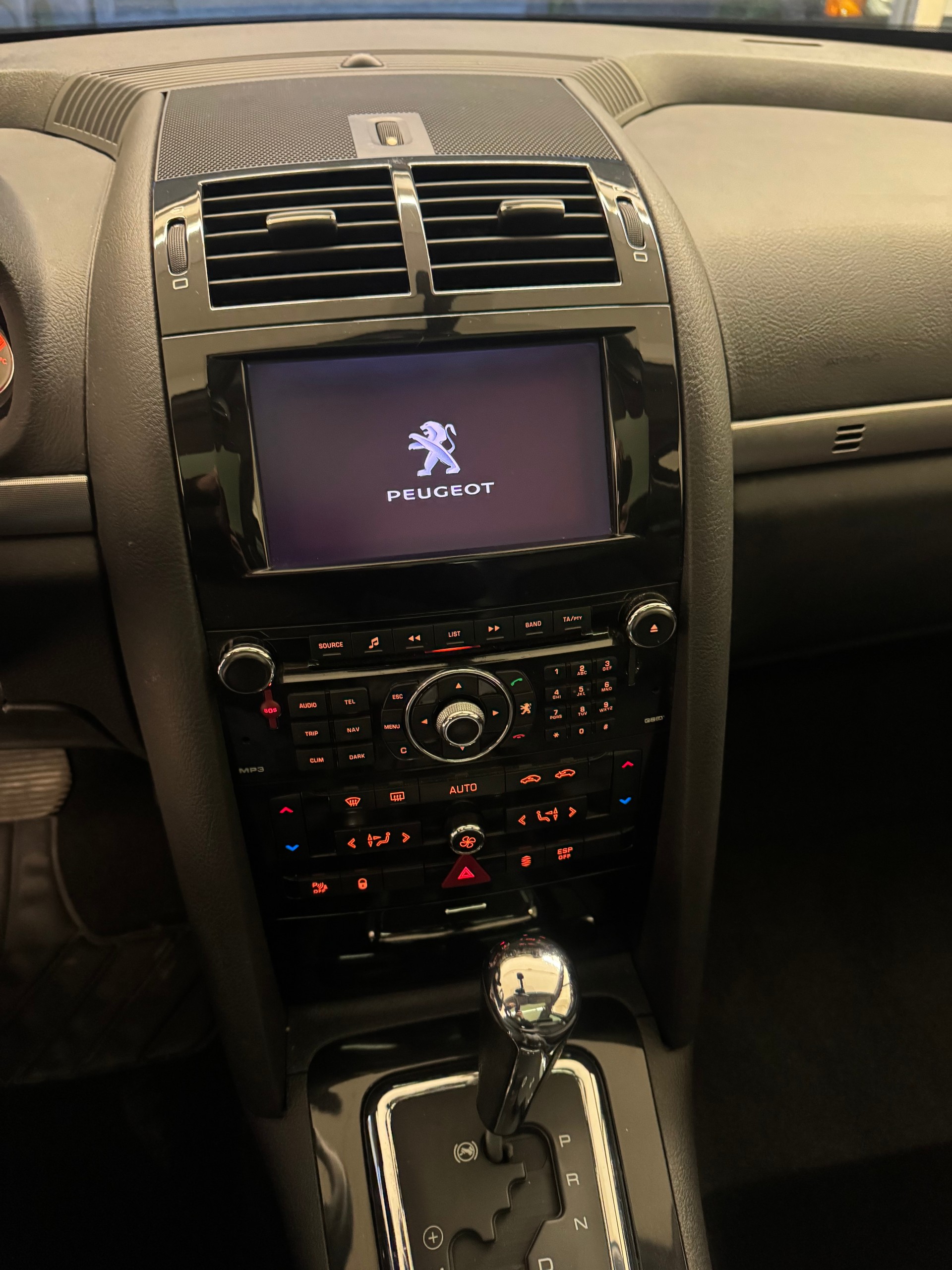 PEUGEOT 407 SW 3.0 SV Platinium Edition Automatic-image-9