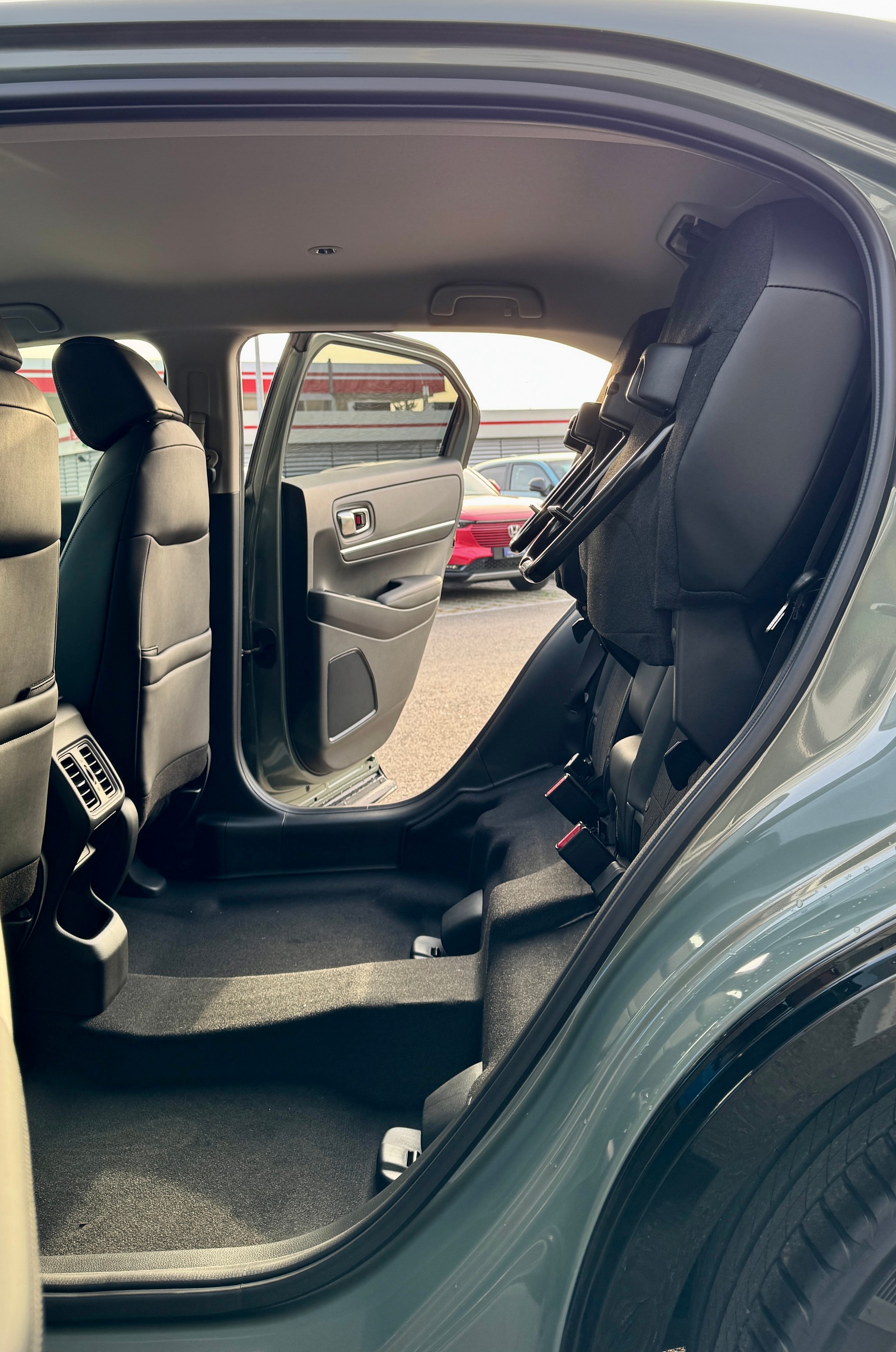 HONDA HR-V e:HEV 1.5l Advance Urban Grau, Sunlight White vorrätig 1.9% Leasing Aktion unschlagbar mit 8 Jahren Garantie-image-19