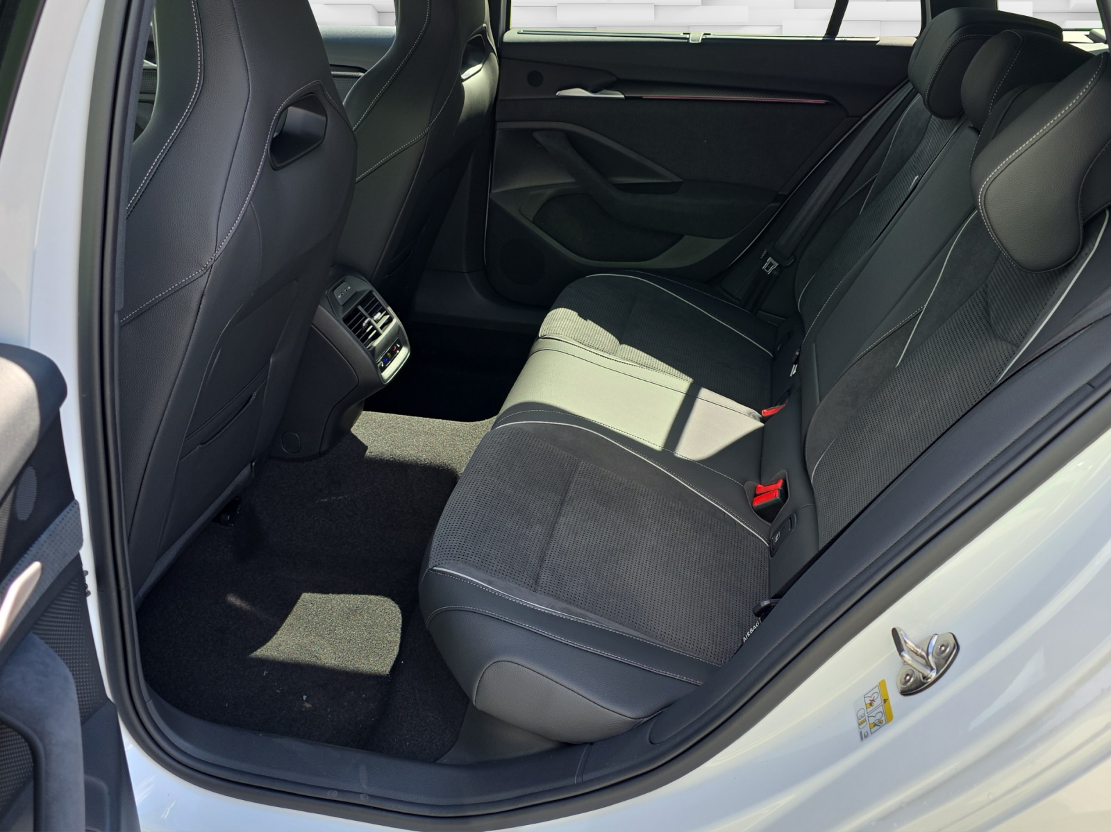 SKODA Superb Combi 2.0 TSI Sportline 4x4 DSG-image-8