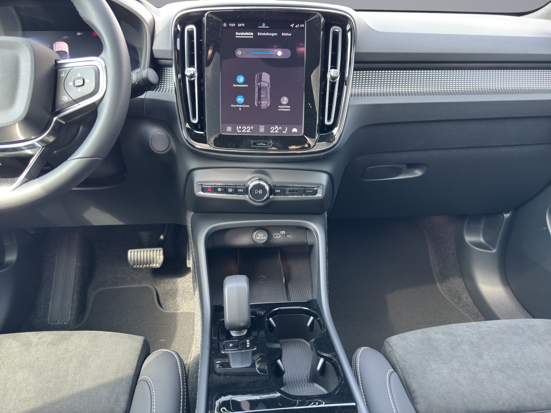 VOLVO EC40 Twin Performance Black Edition AWD-image-13