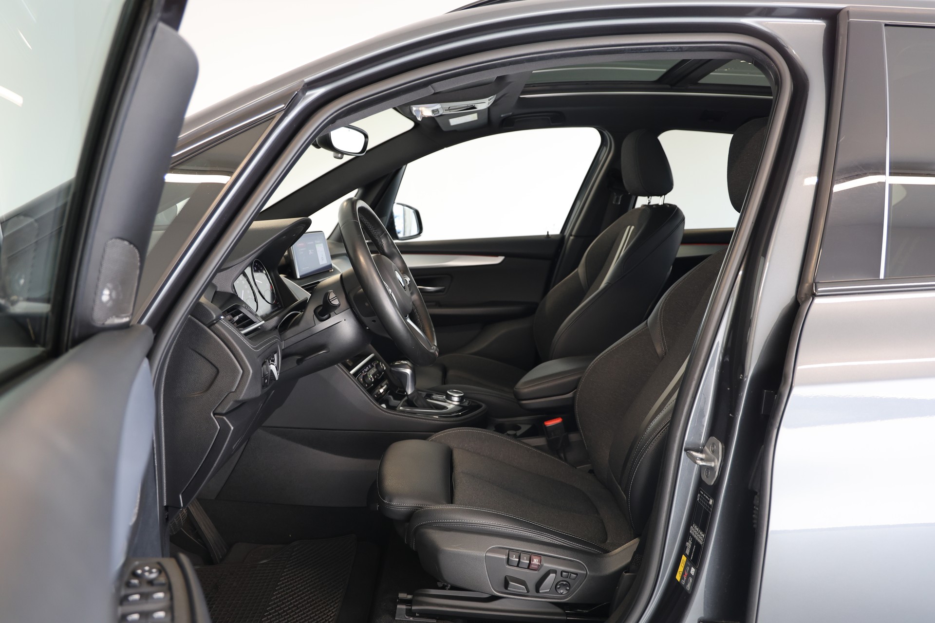 BMW 225xe iPerformance Active Tourer Steptronic M Sport-image-5