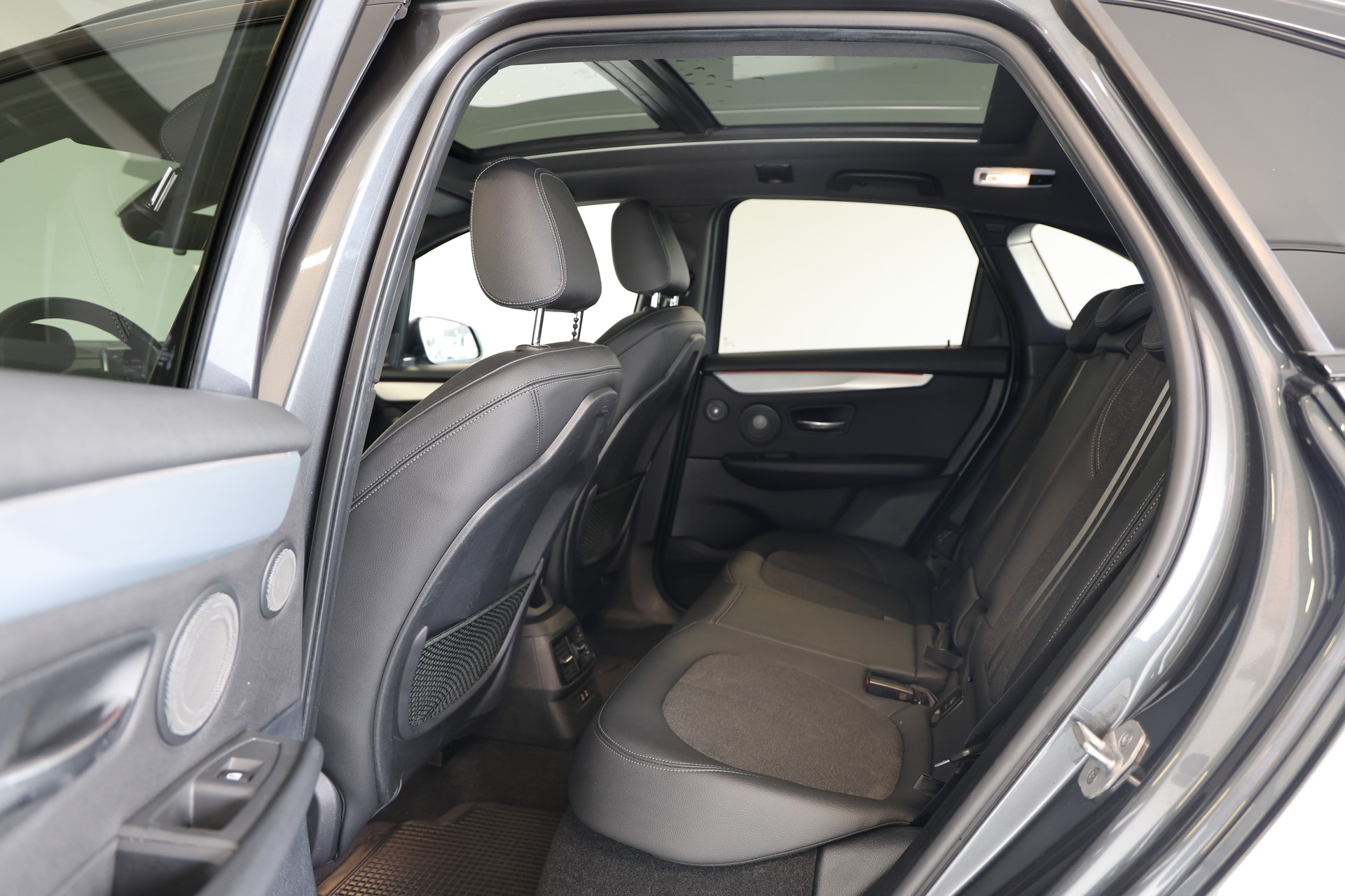 BMW 225xe iPerformance Active Tourer Steptronic M Sport-image-13
