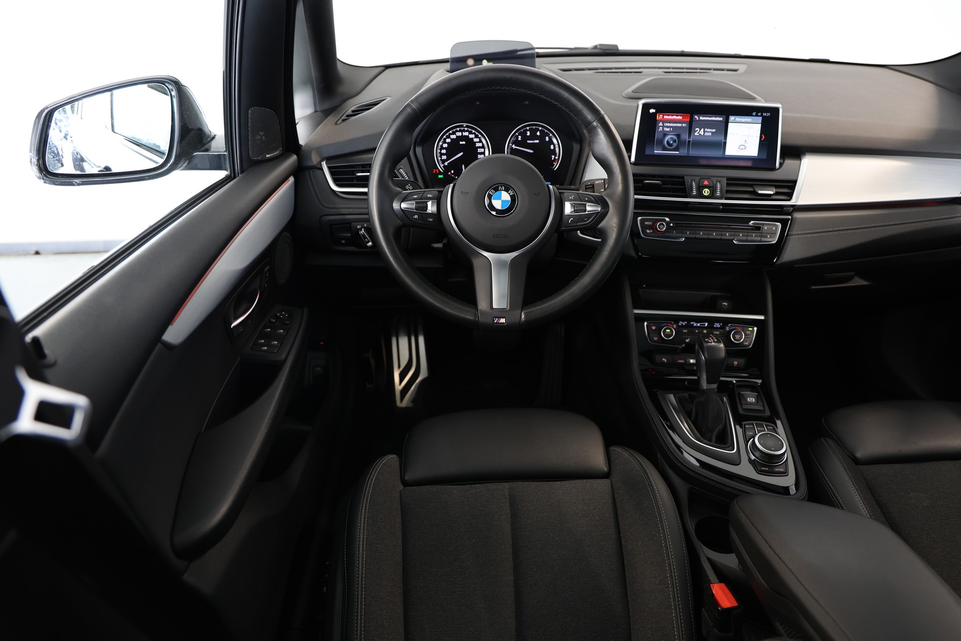 BMW 225xe iPerformance Active Tourer Steptronic M Sport-image-8