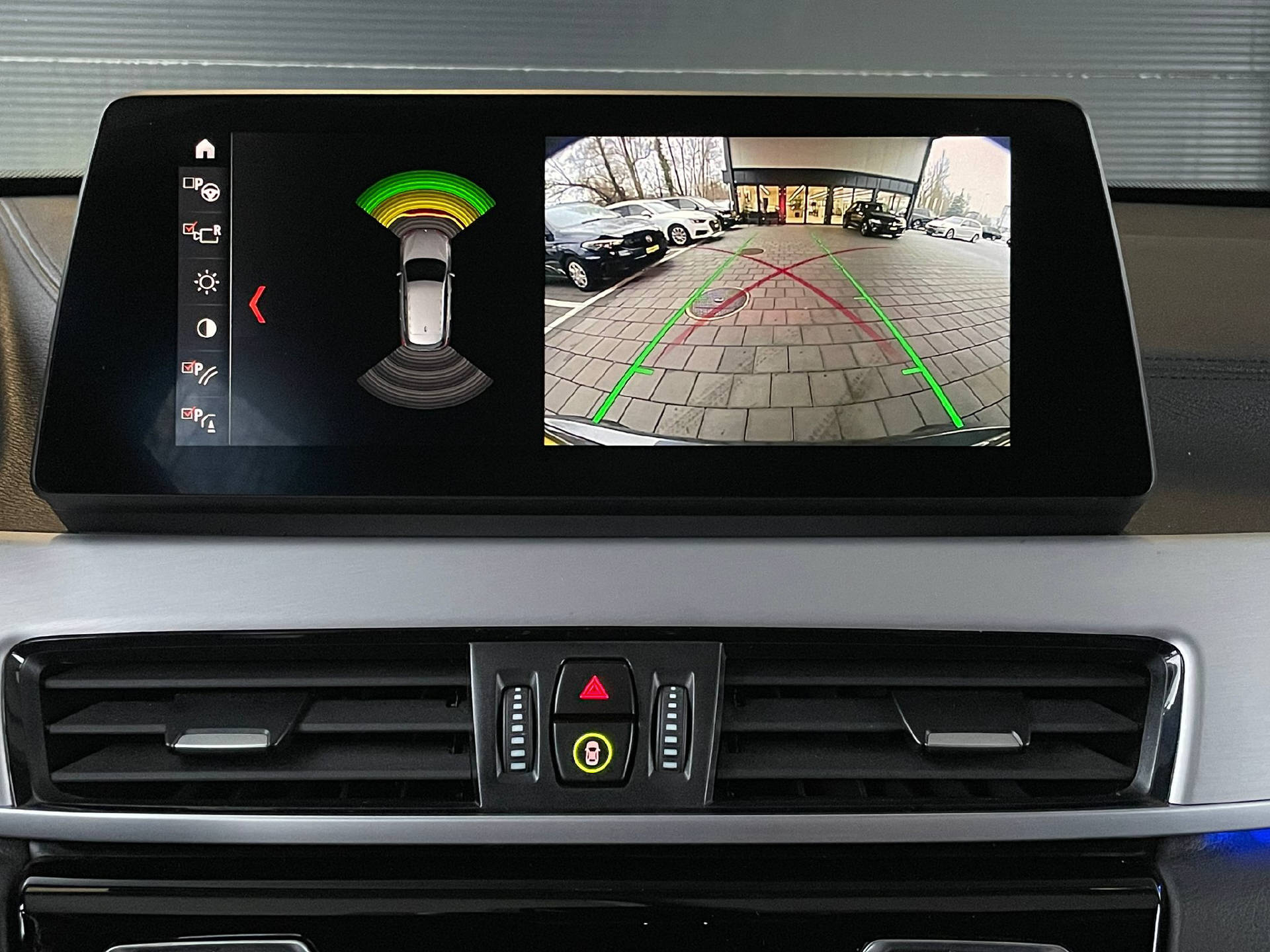BMW X1 20i xDrive-image-10