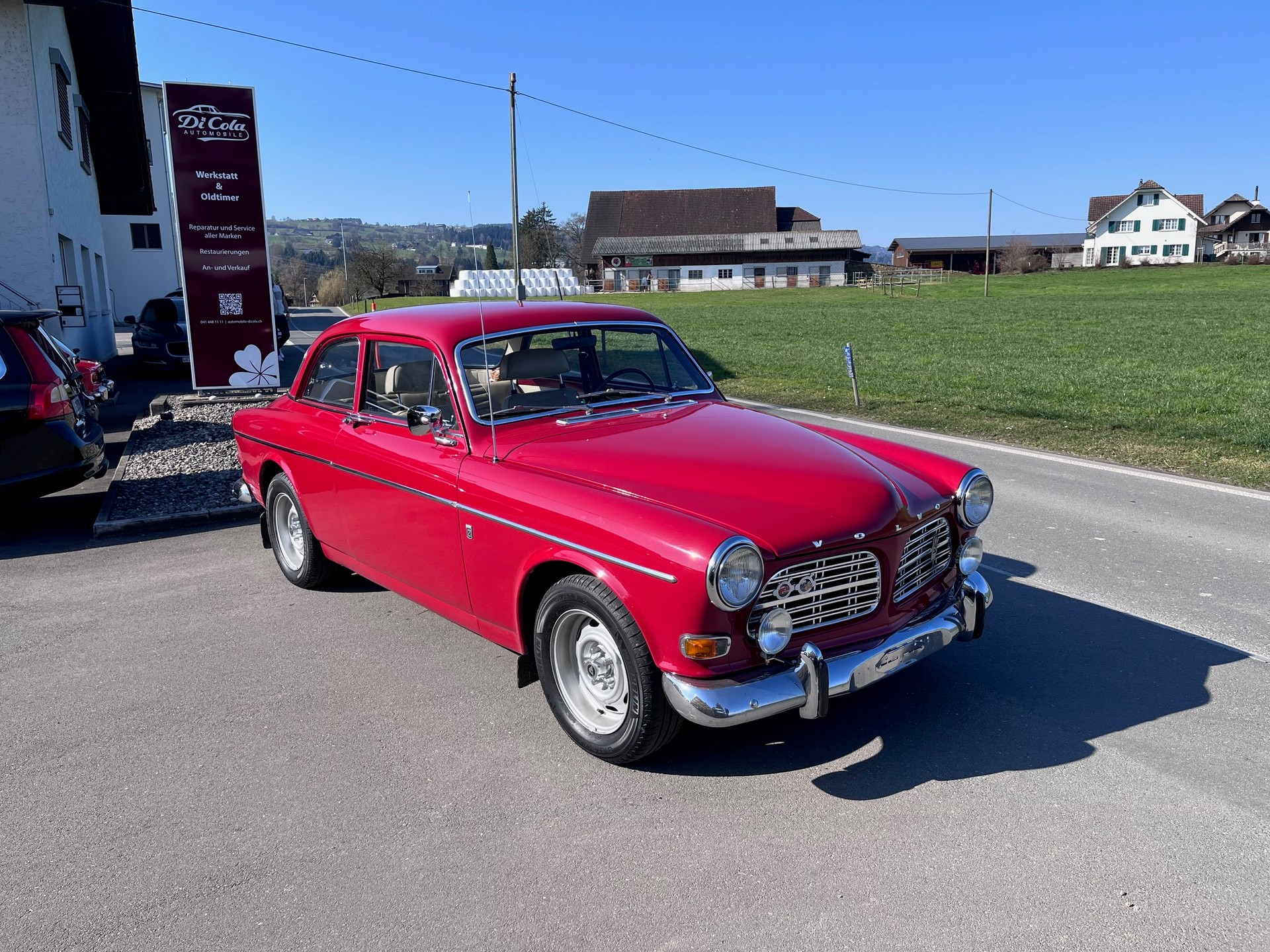 VOLVO 121-showroom-element-1