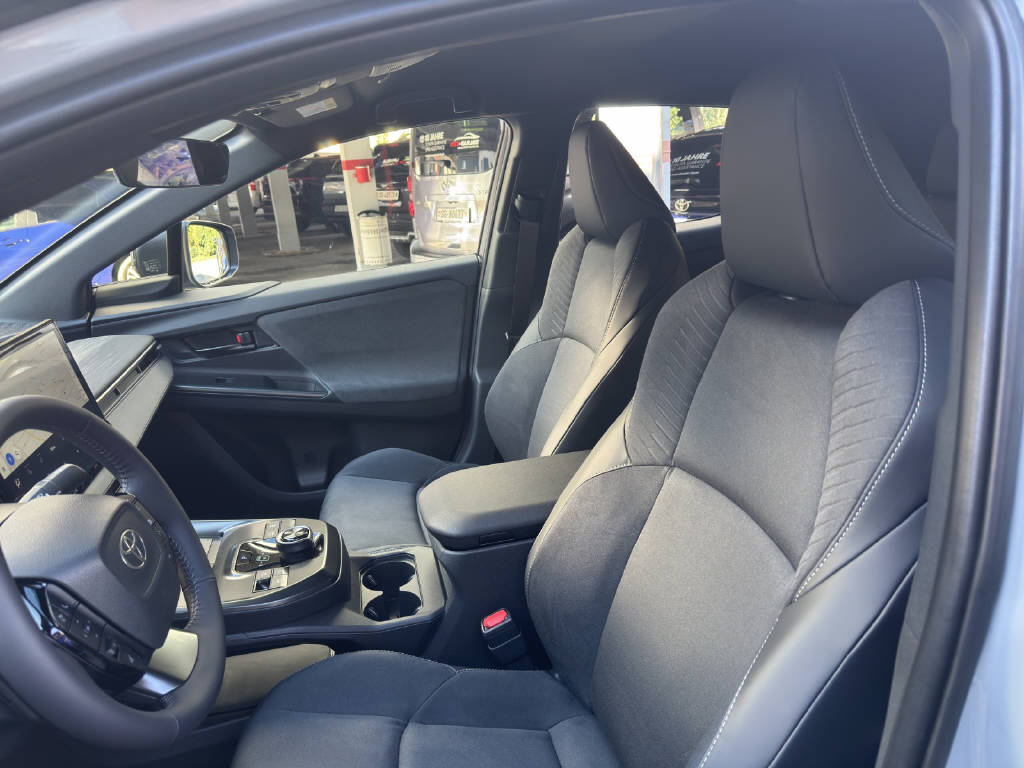TOYOTA C-HR+ Premium AWD-image-8
