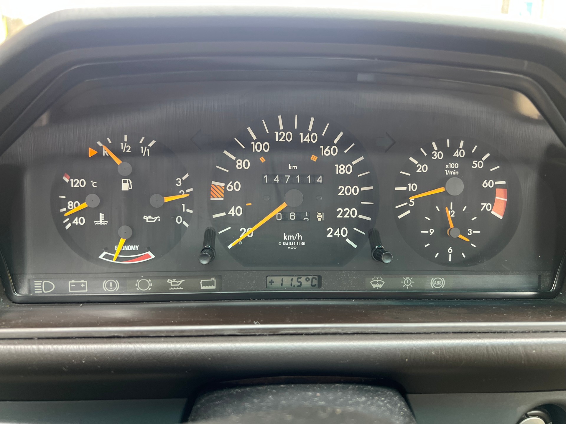 MERCEDES-BENZ 260 E-image-9