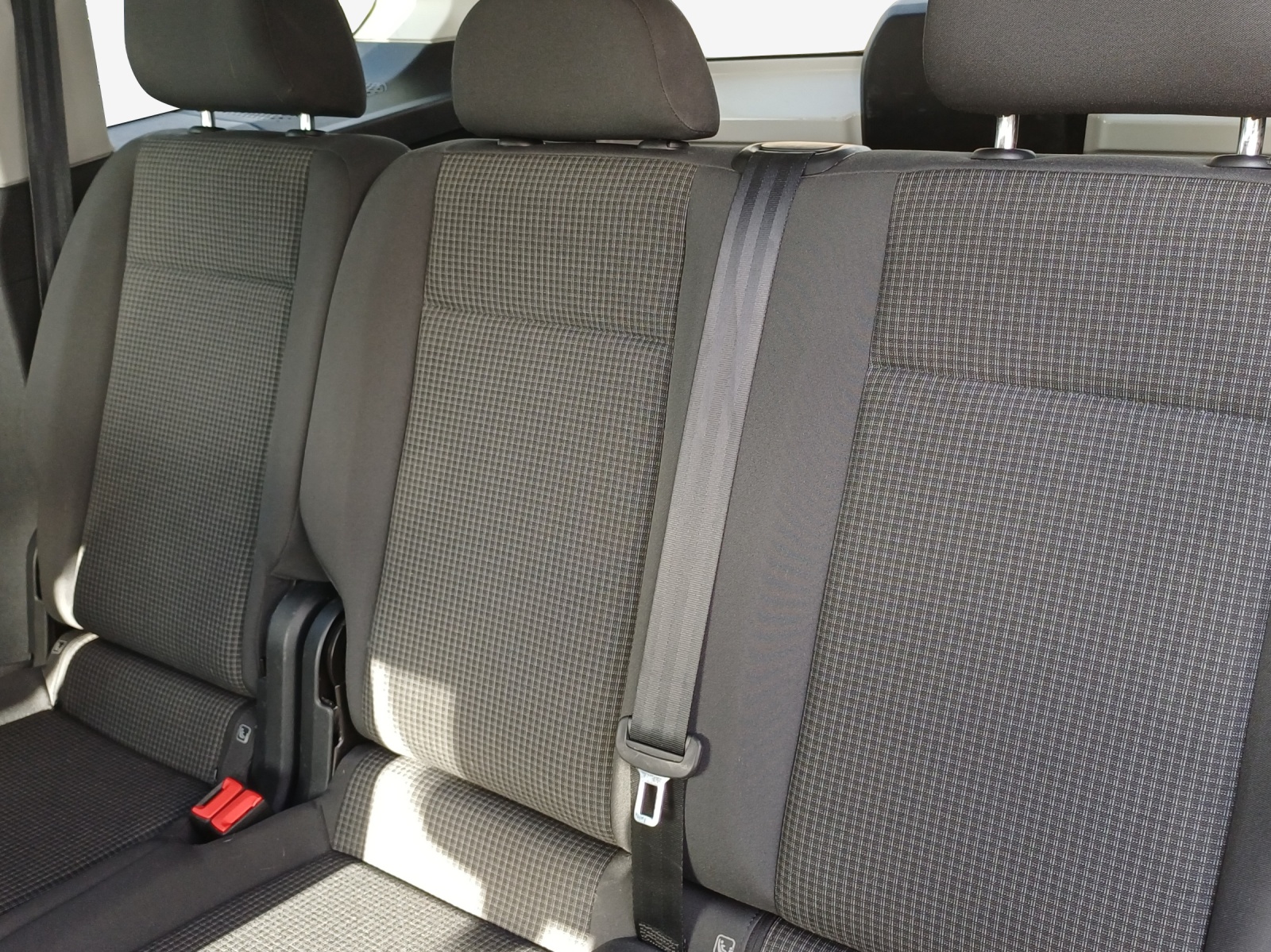 VW Caddy 2.0 TDI-image-12