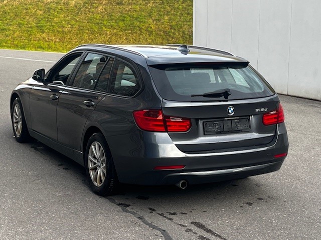BMW 318d Touring-image-1