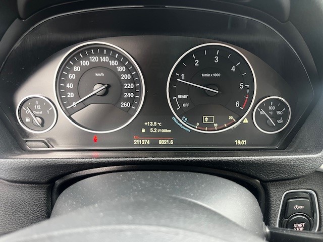 BMW 318d Touring-image-6