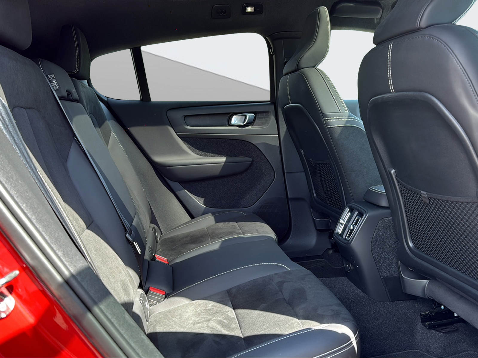 VOLVO C40 Recharge Twin-image-10