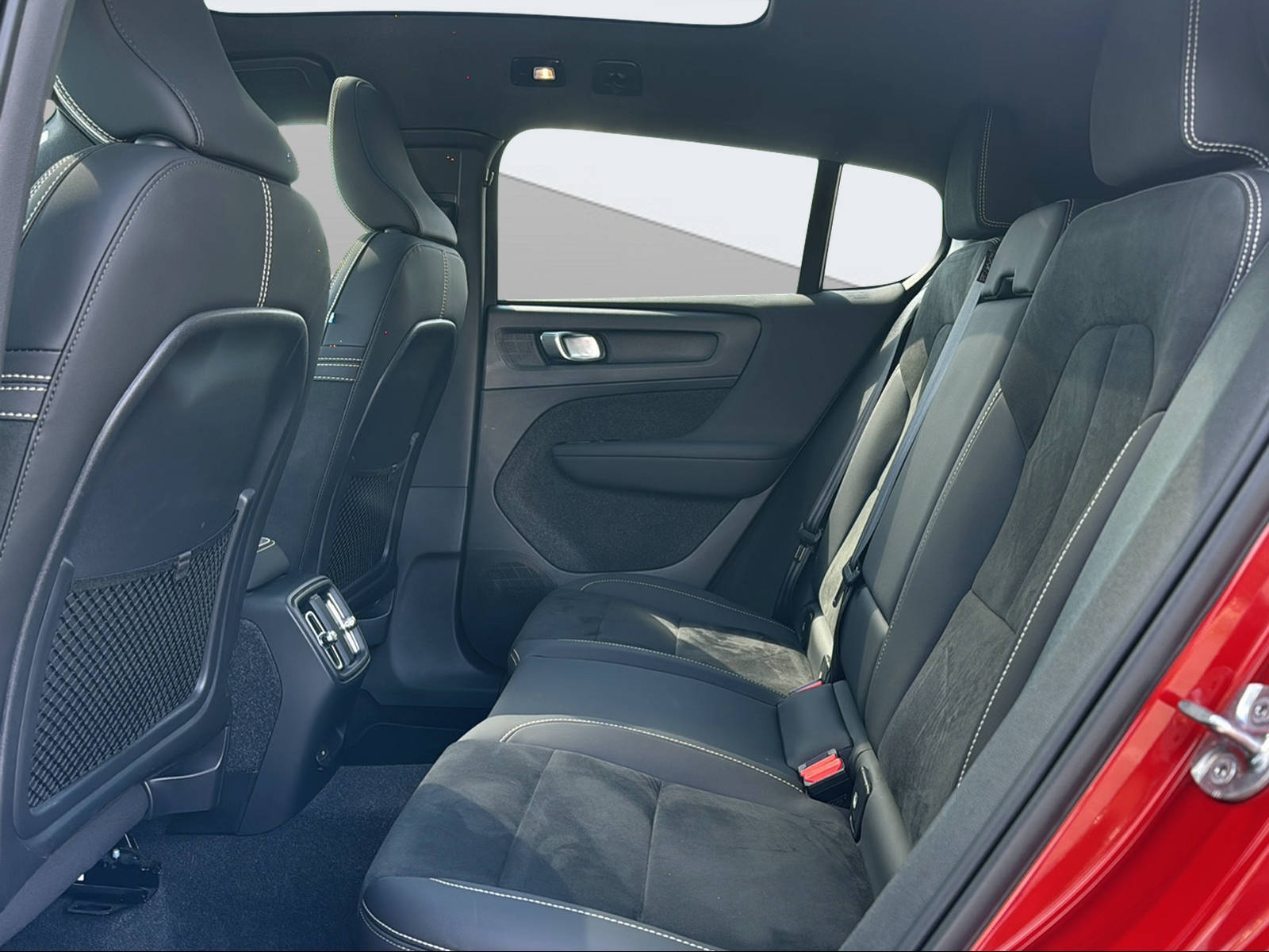 VOLVO C40 Recharge Twin-image-13