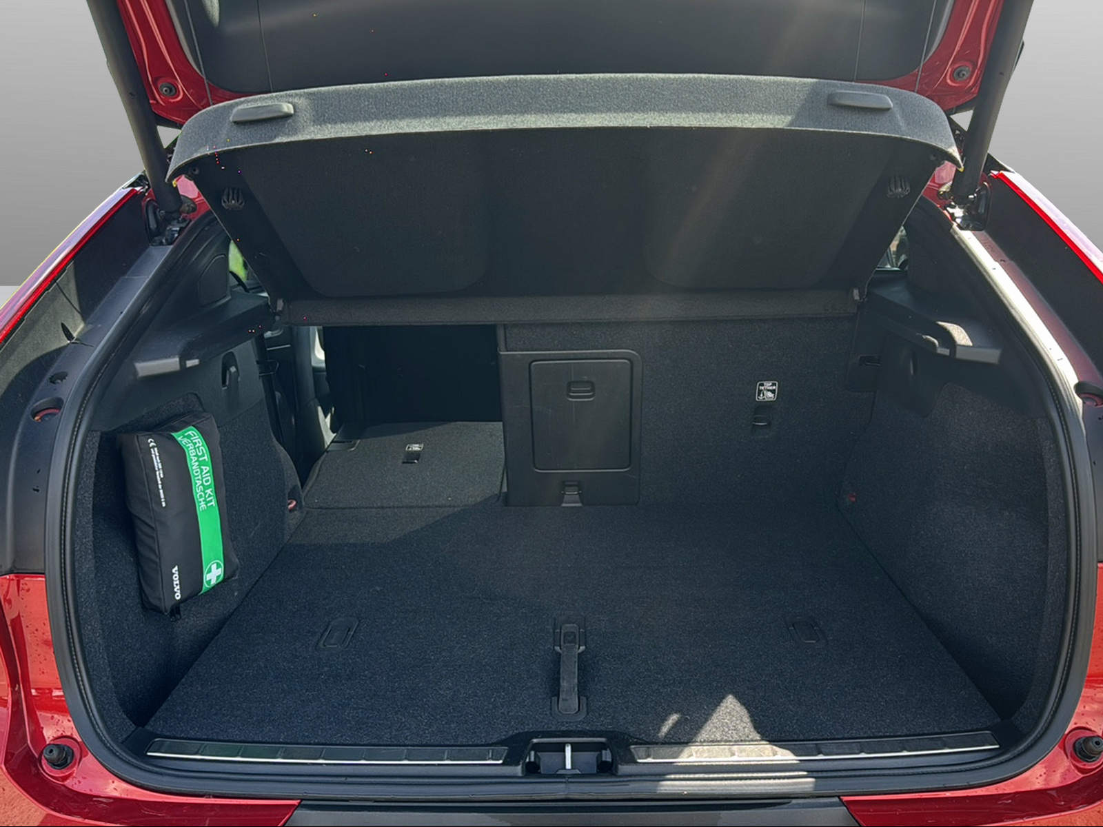 VOLVO C40 Recharge Twin-image-15