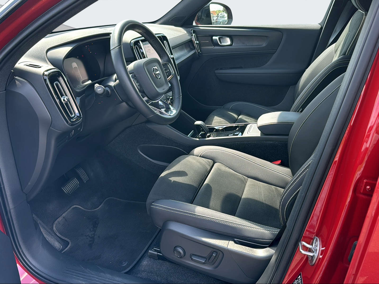 VOLVO C40 Recharge Twin-image-9