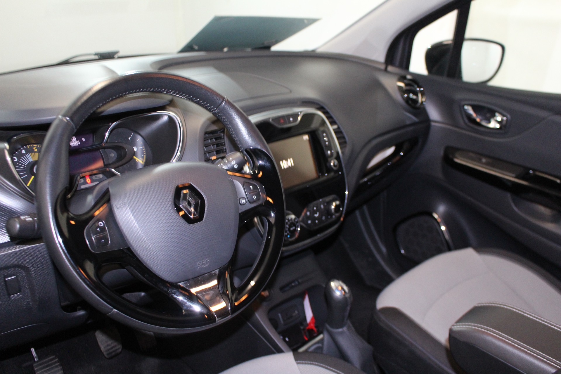 RENAULT Captur 1.5 dCi Privilege S/S-image-11