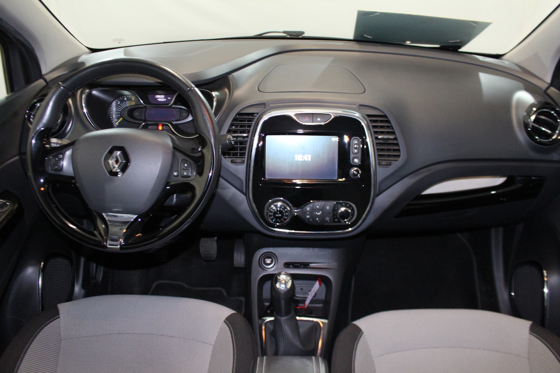 RENAULT Captur 1.5 dCi Privilege S/S-image-12