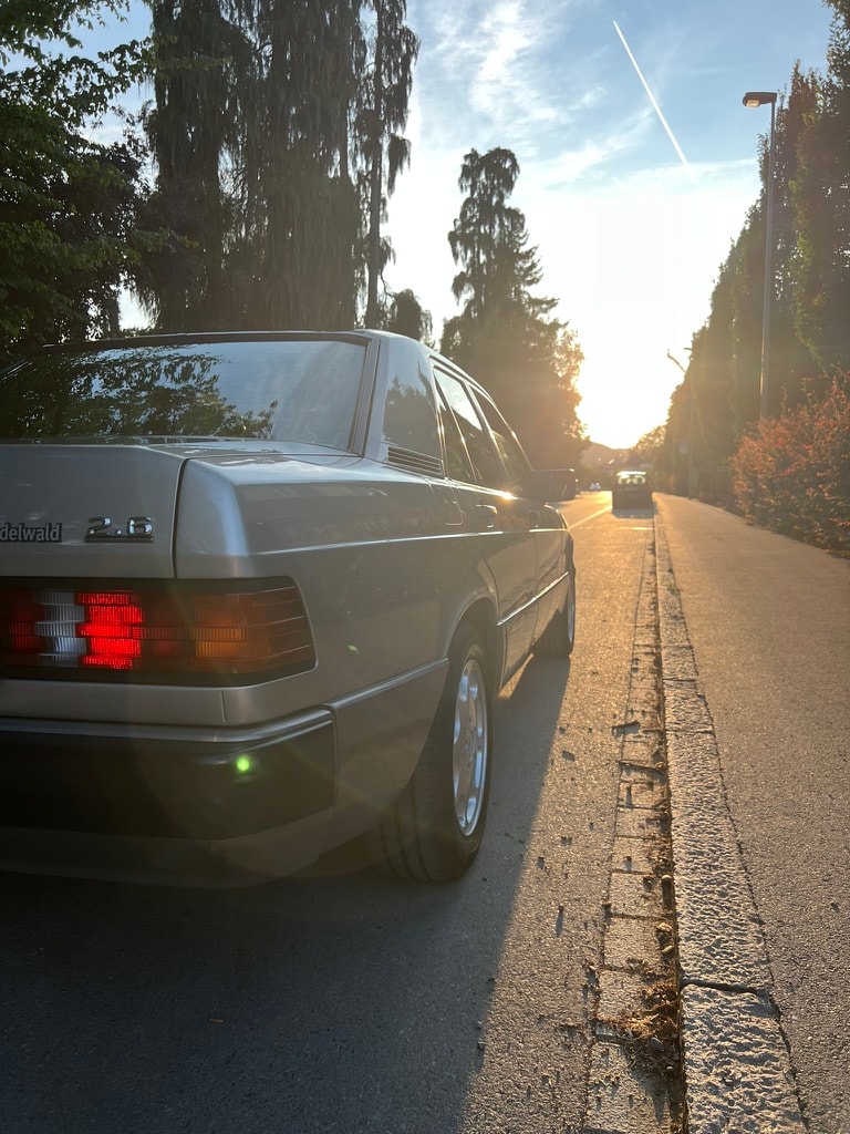MERCEDES-BENZ 190 E 2.6-image-15