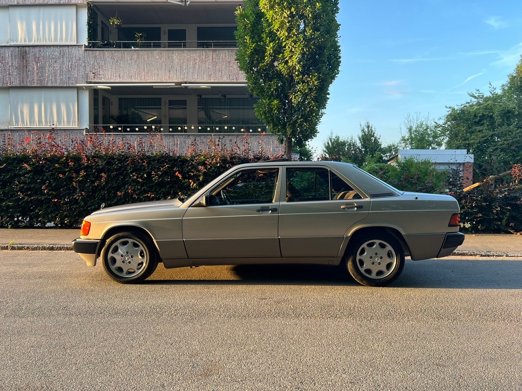 MERCEDES-BENZ 190 E 2.6-image-2