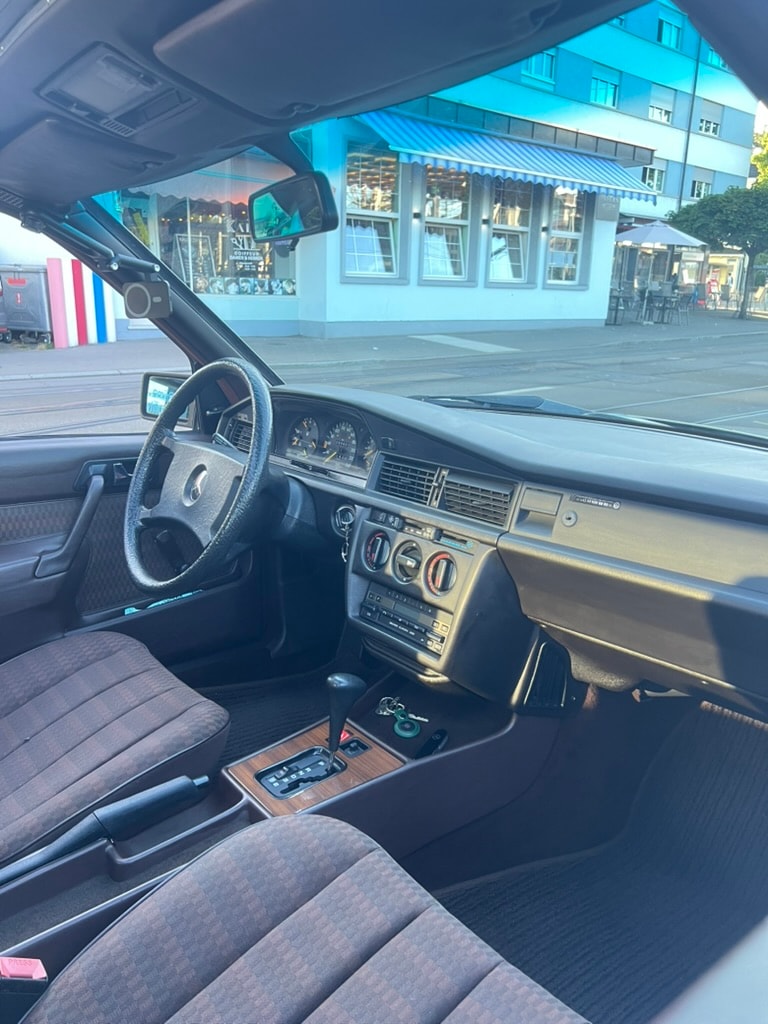 MERCEDES-BENZ 190 E 2.6-image-6