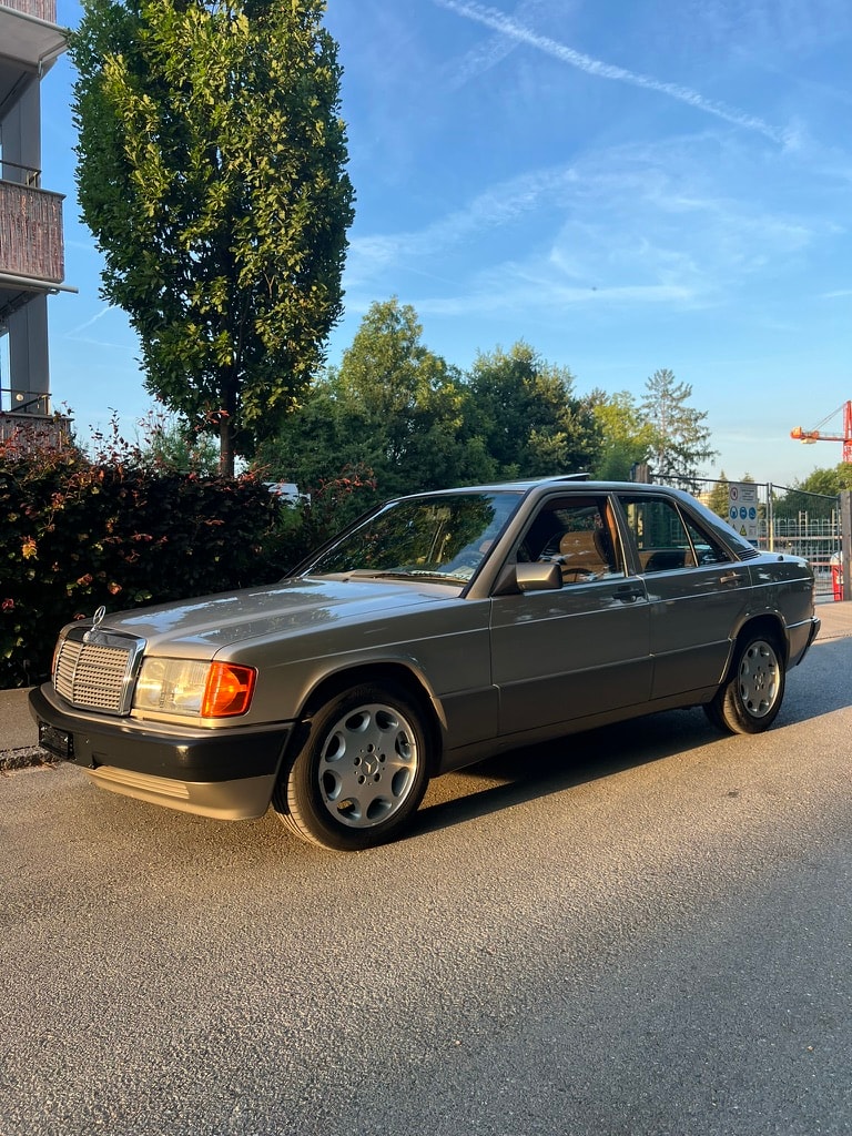 MERCEDES-BENZ 190 E 2.6