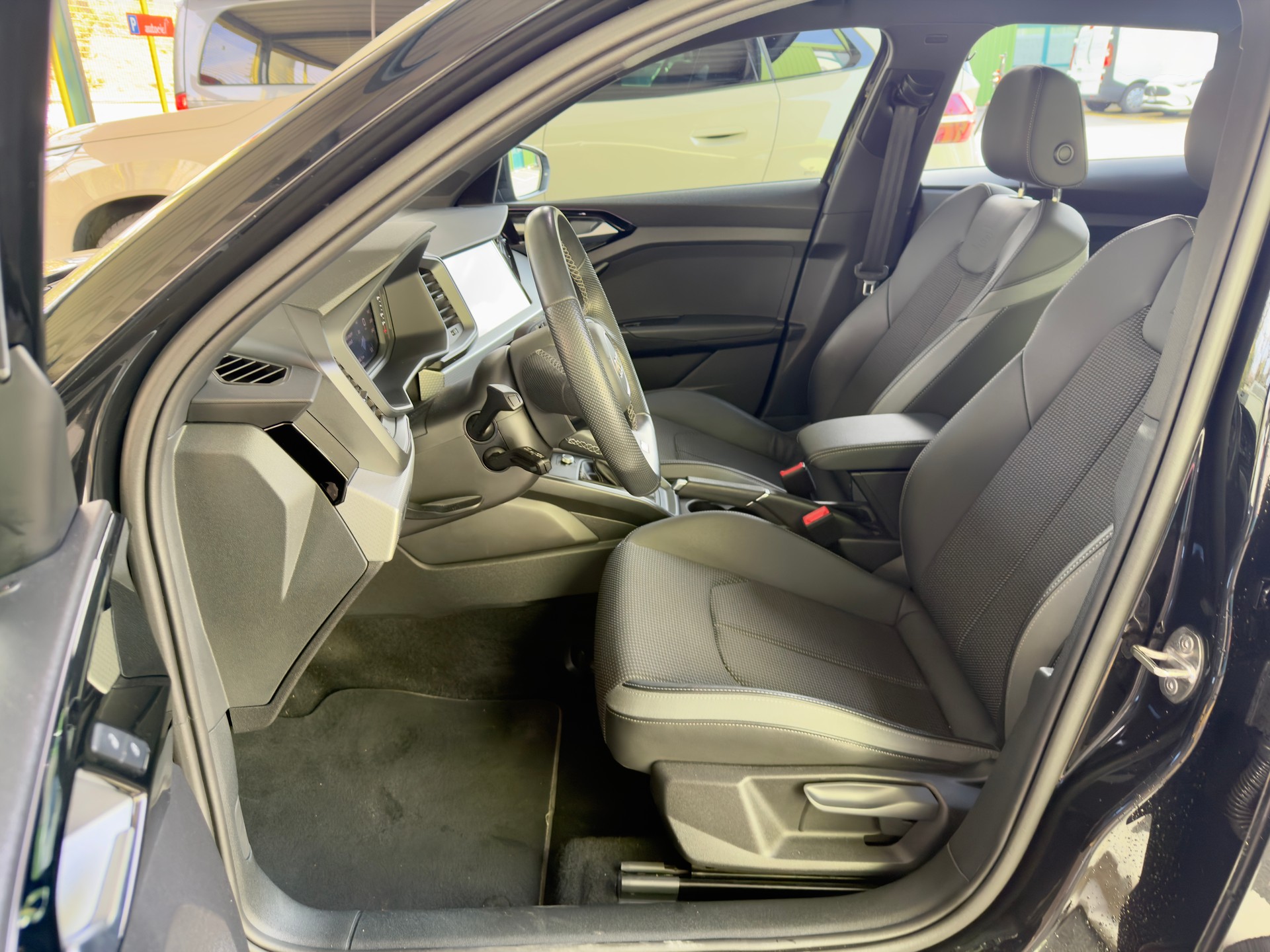 AUDI A1 Sportback 40 TFSI S Line S-tronic-image-12