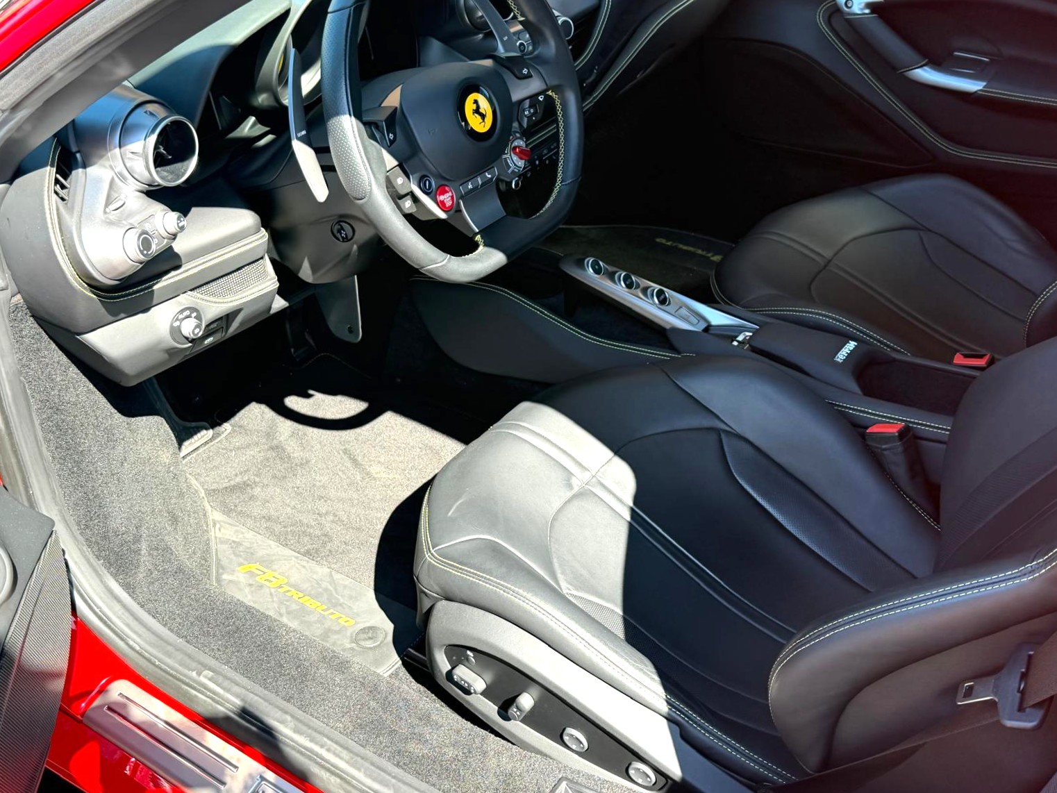 FERRARI F8 Tributo 3.9 Turbo-image-12