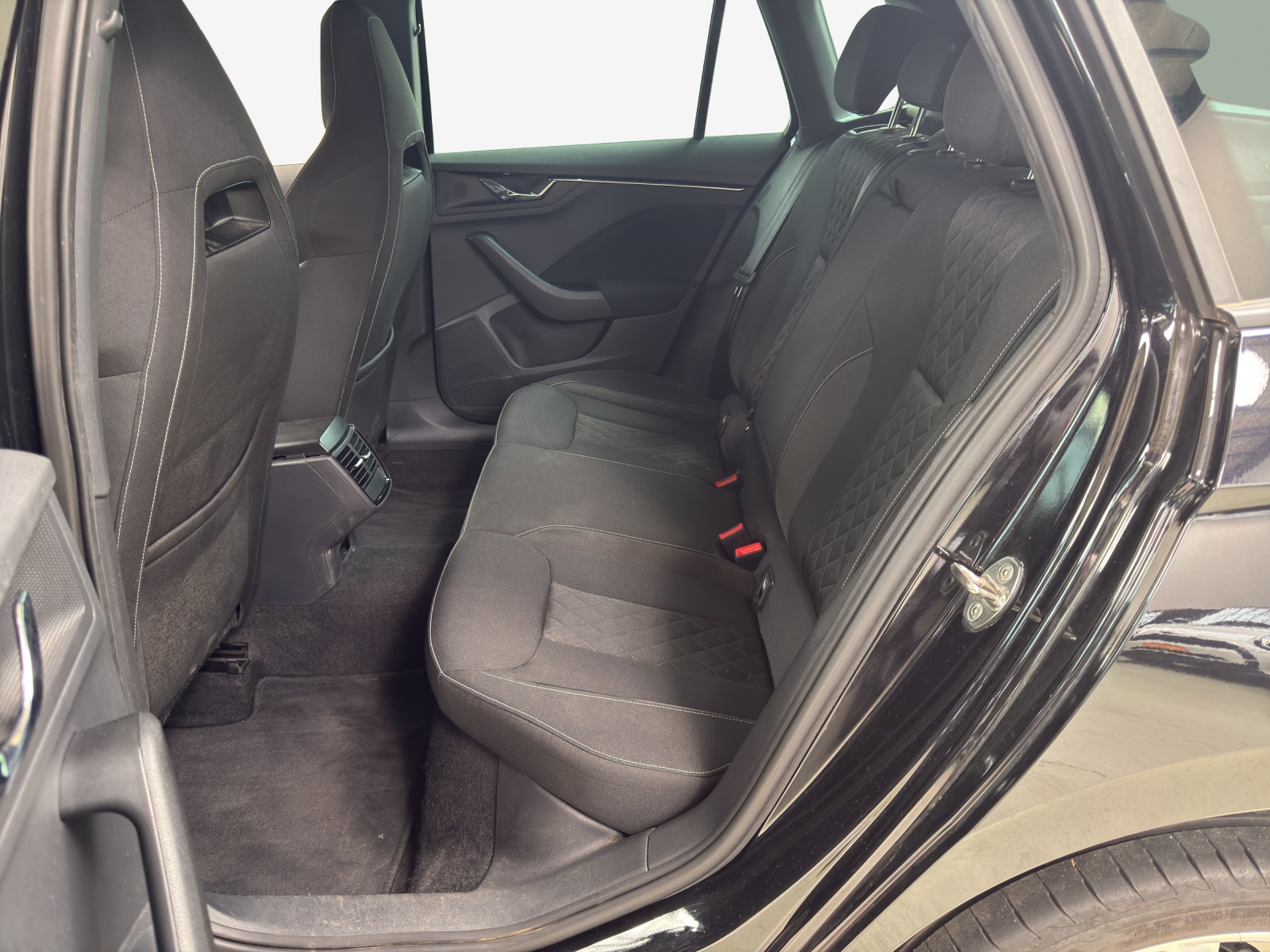 SKODA Kamiq 1.0 TSI Style DSG-image-11