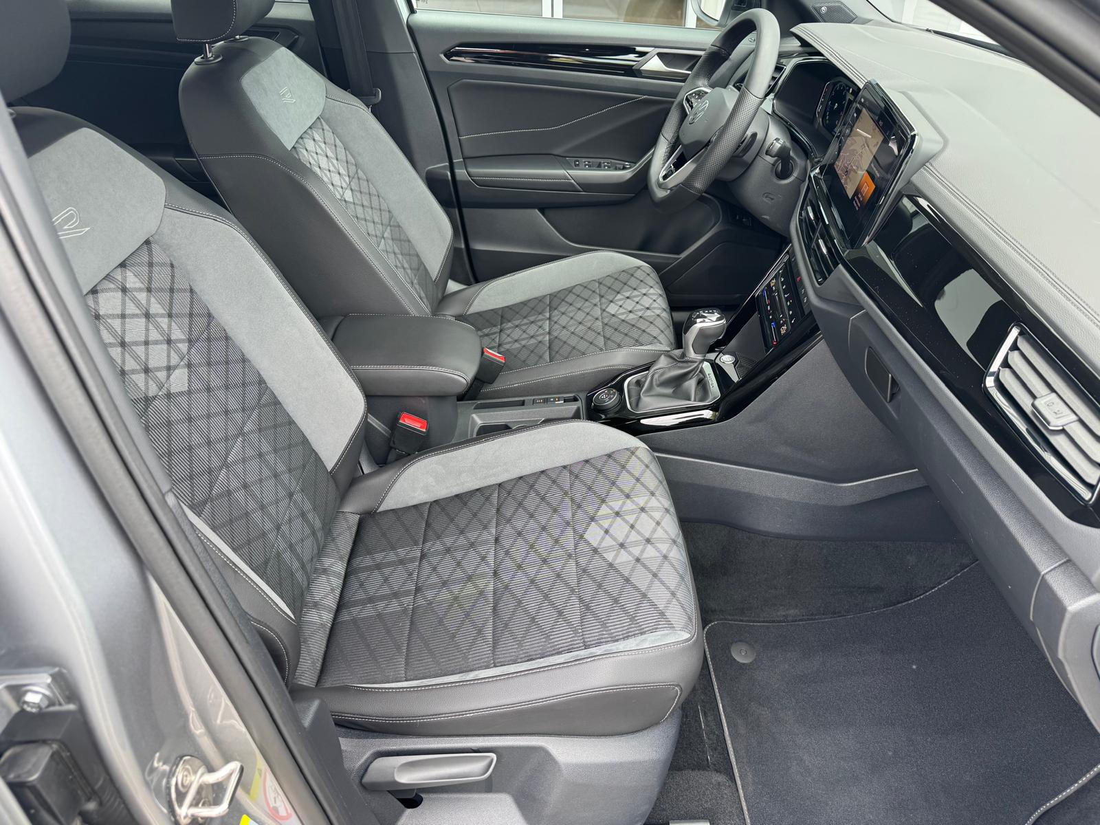 VW T-Roc 2.0 TSI R-Line DSG 4Motion-image-2
