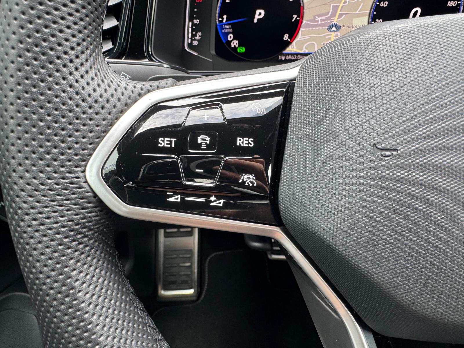 VW T-Roc 2.0 TSI R-Line DSG 4Motion-image-9