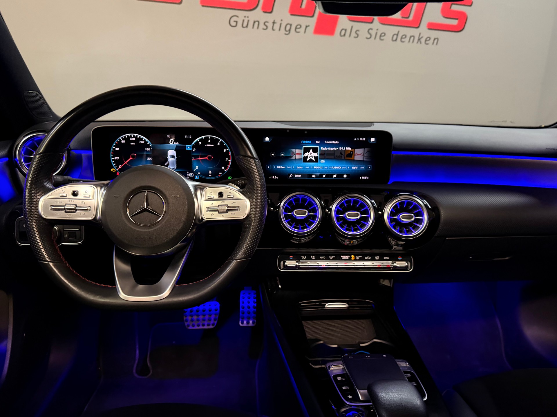 MERCEDES-BENZ A 220 AMG Line 7G-DCT 4Matic-image-16