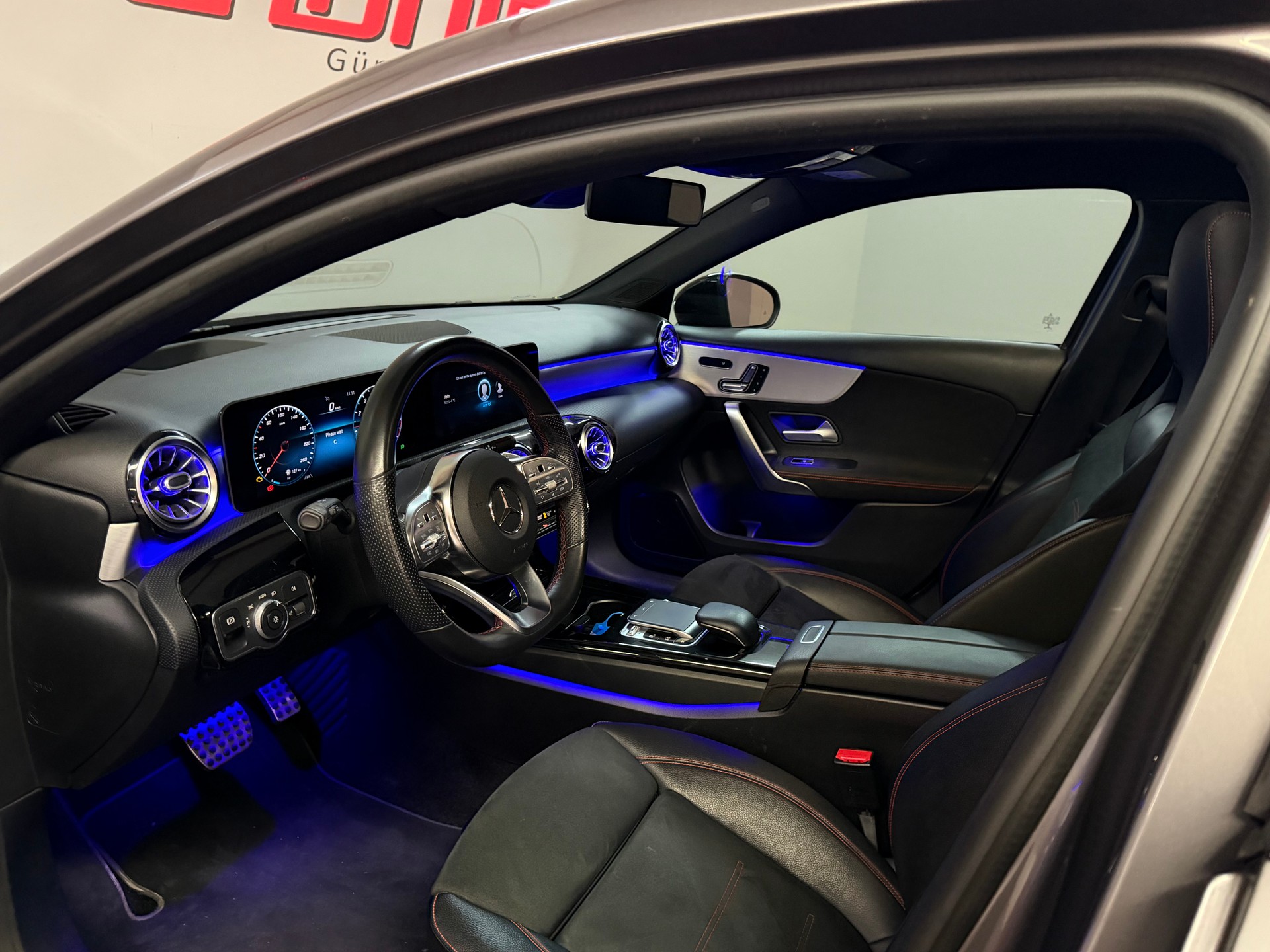 MERCEDES-BENZ A 220 AMG Line 7G-DCT 4Matic-image-10