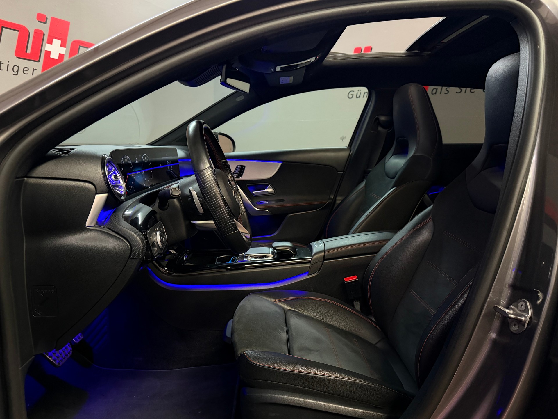 MERCEDES-BENZ A 220 AMG Line 7G-DCT 4Matic-image-9
